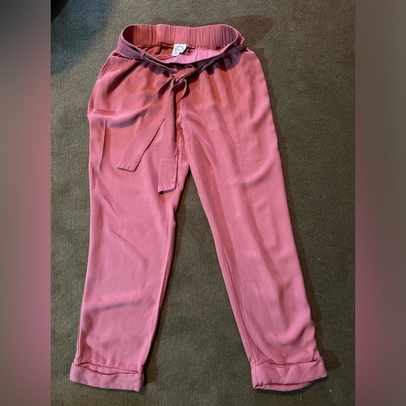 43.BLUE RAIN Women’s Tie Waist Tapered Ankle Pants
Size M - Picture 7 of 11